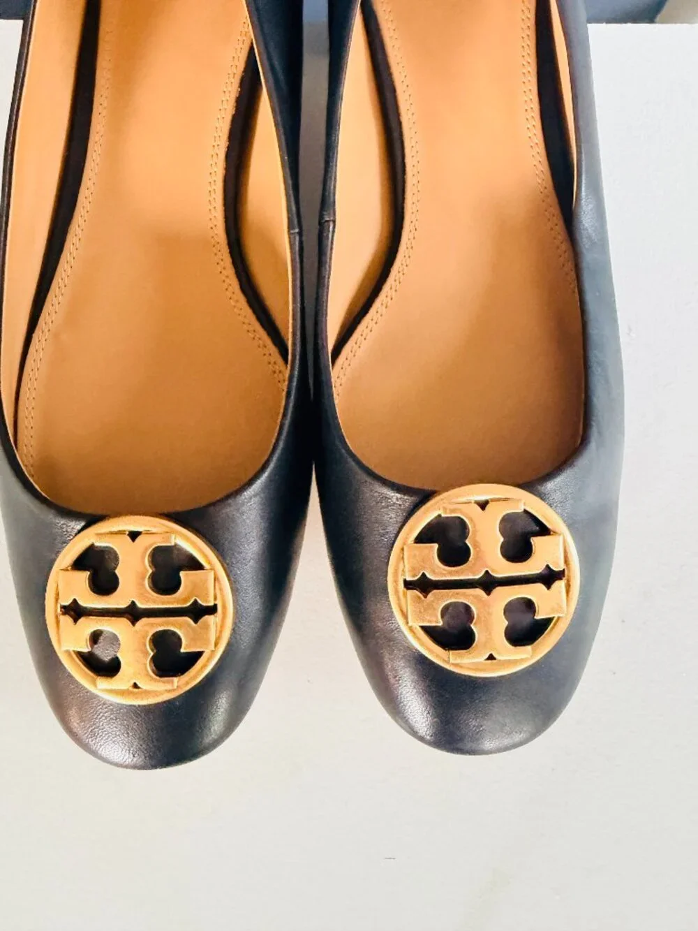 Tory Burch black leather flats. Gold-tone metal logo plaque on the vamp, Size 11